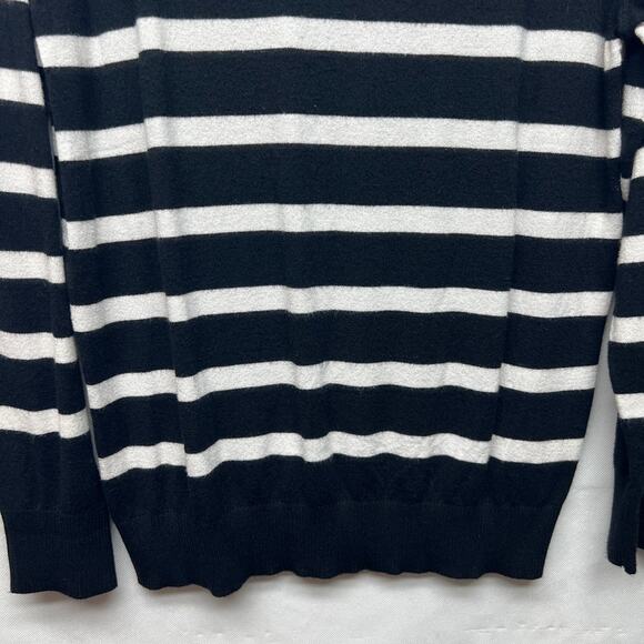 Joseph A Striped Black & White Women's Pullover Mock Neck Sweater Size Medium - Picture 4 of 11